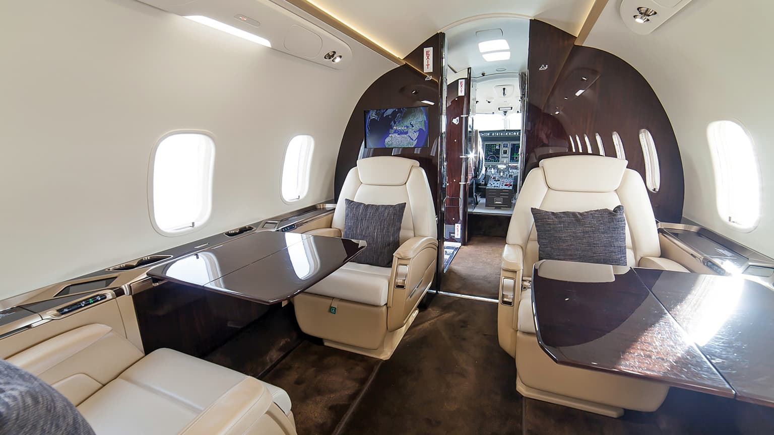 Challenger 350 N827DD