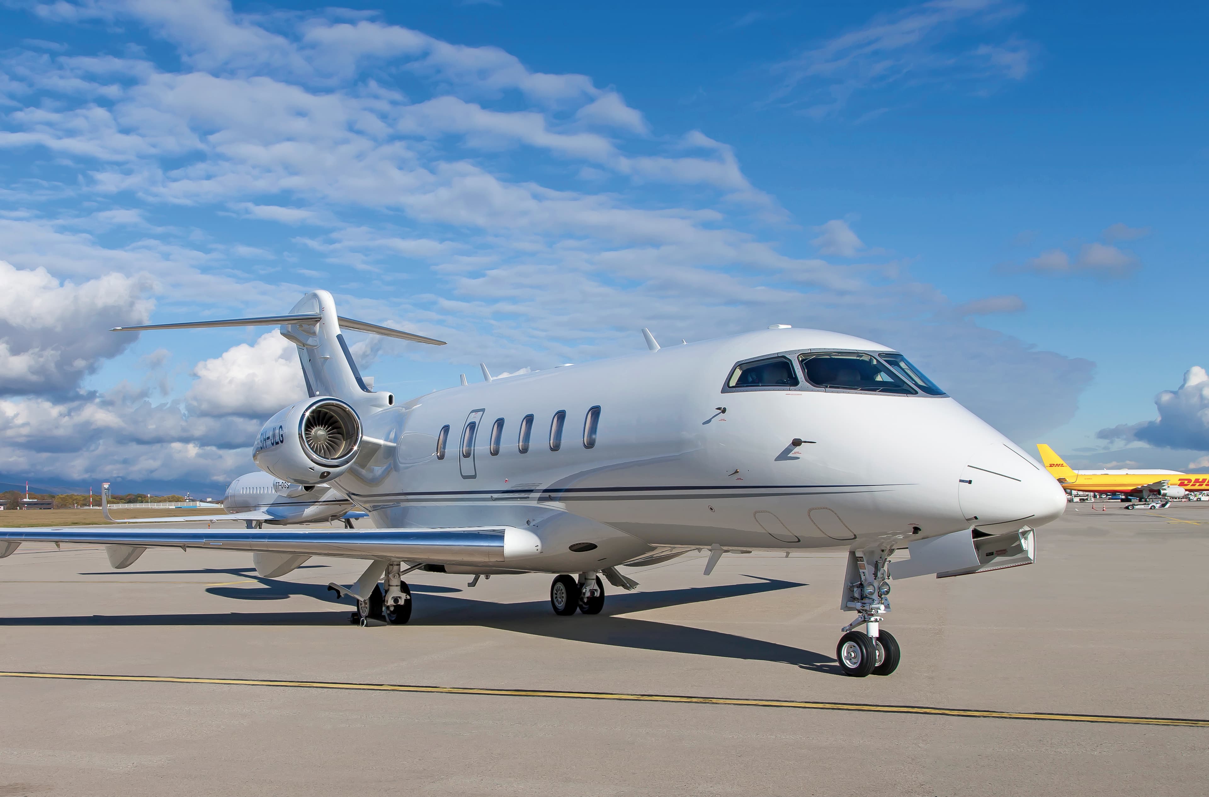 Challenger 350 N827DD