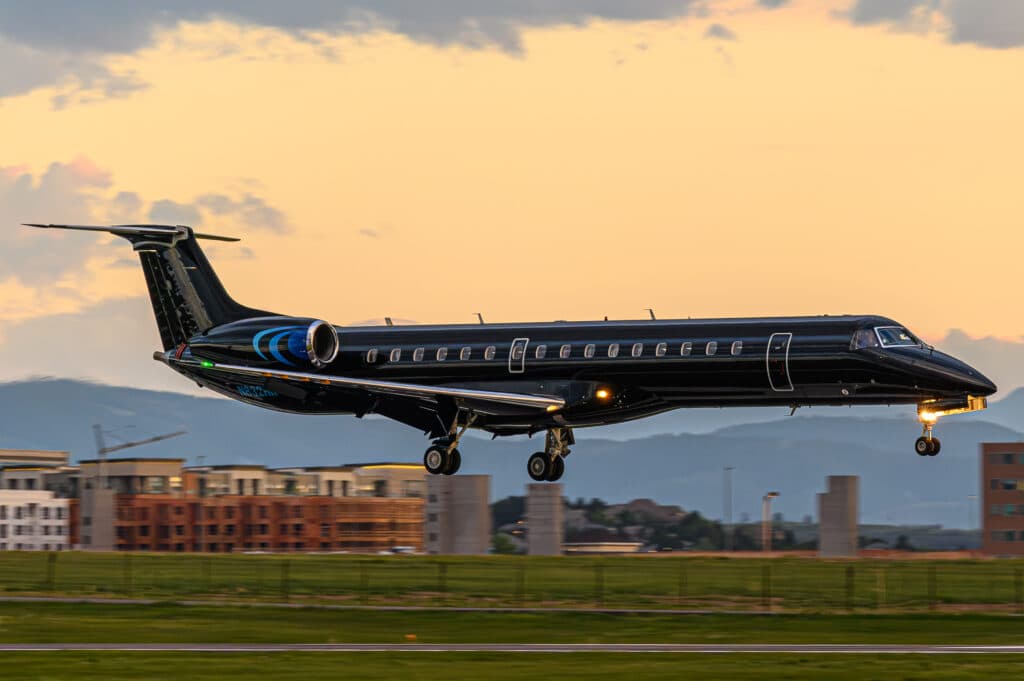 Embraer 145LR N832HK