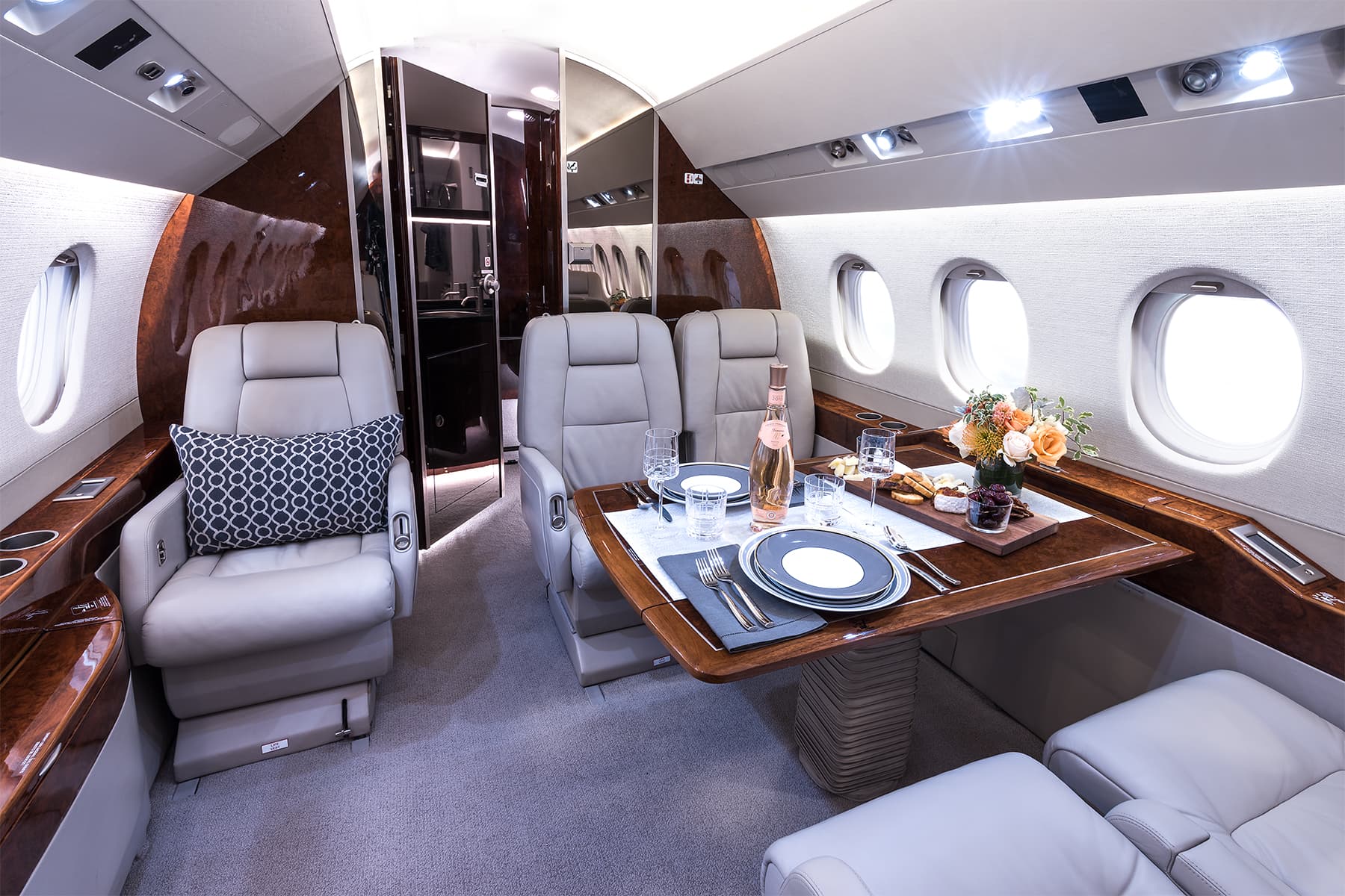 Falcon 2000EX EASy N833JB