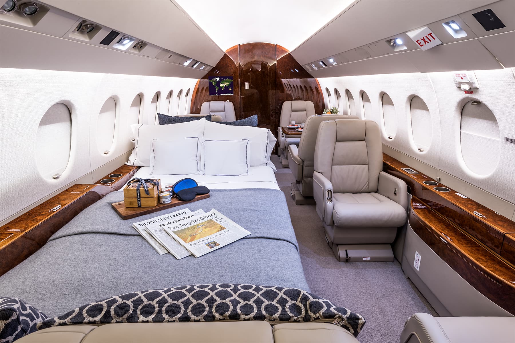 Falcon 2000EX EASy N833JB