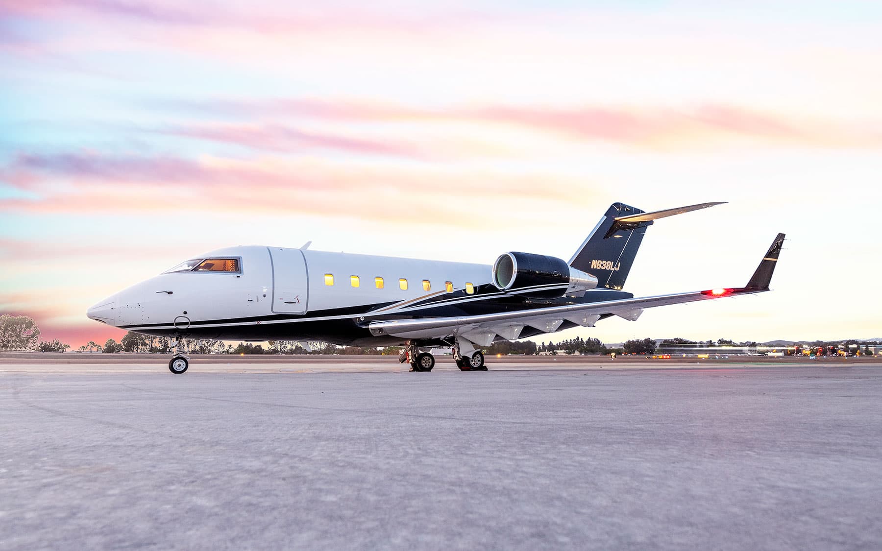 Challenger 604 N838LJ