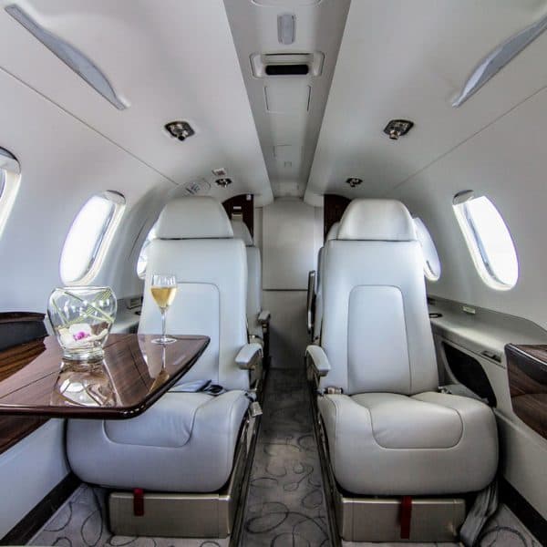 Embraer Phenom 300 N858EE
