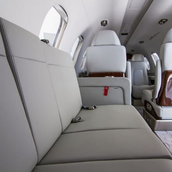 Embraer Phenom 300 N858EE
