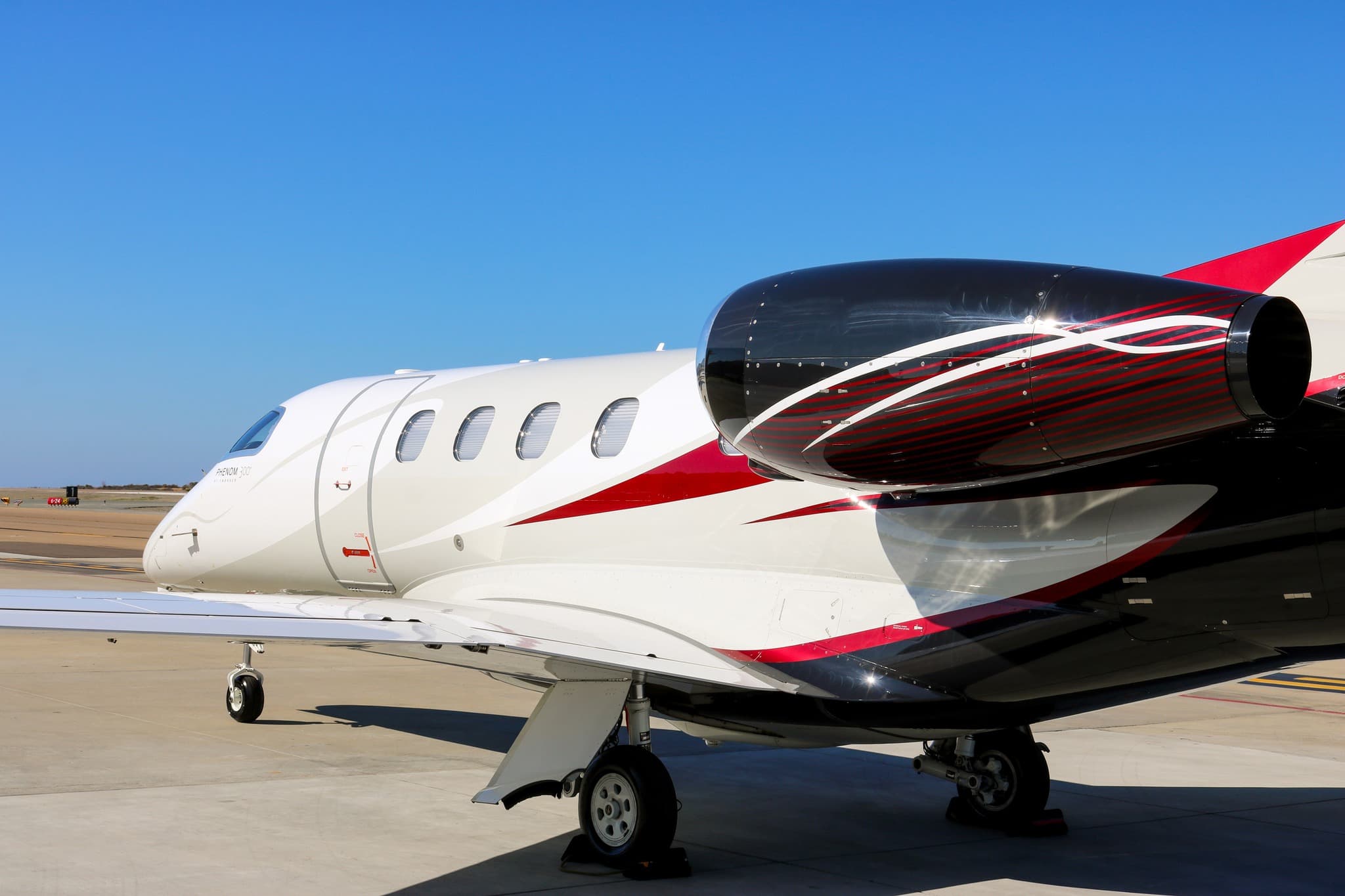 Embraer Phenom 300 N858EE