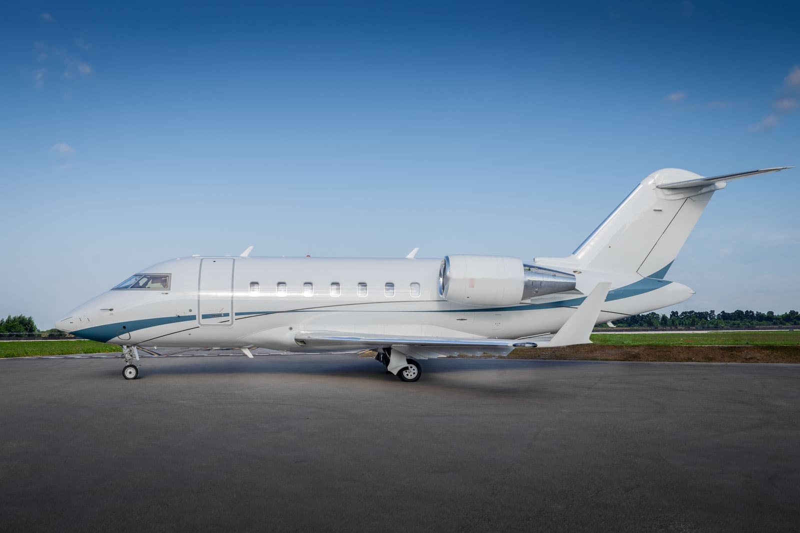 Challenger 650 N858MY