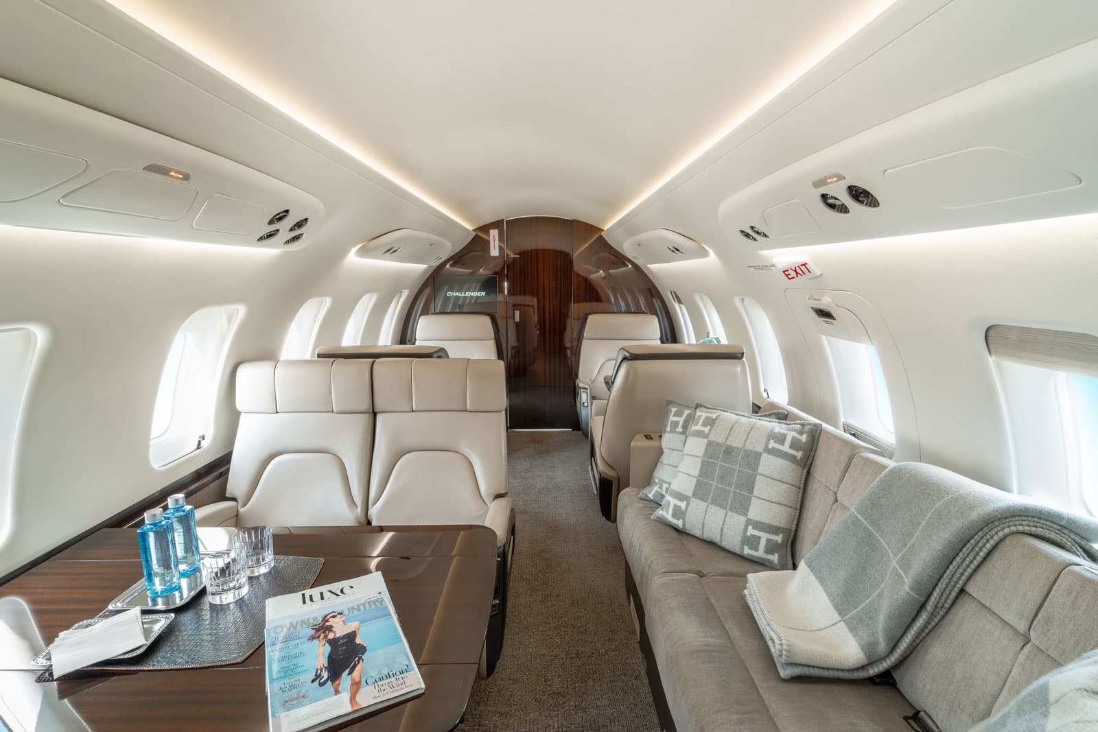 Challenger 650 N858MY