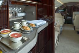 Challenger 650 N858MY