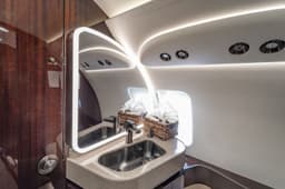 Challenger 650 N858MY