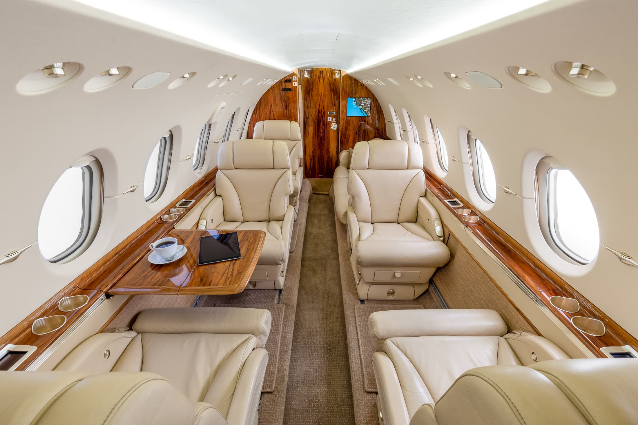 Hawker 800XP N868PZ