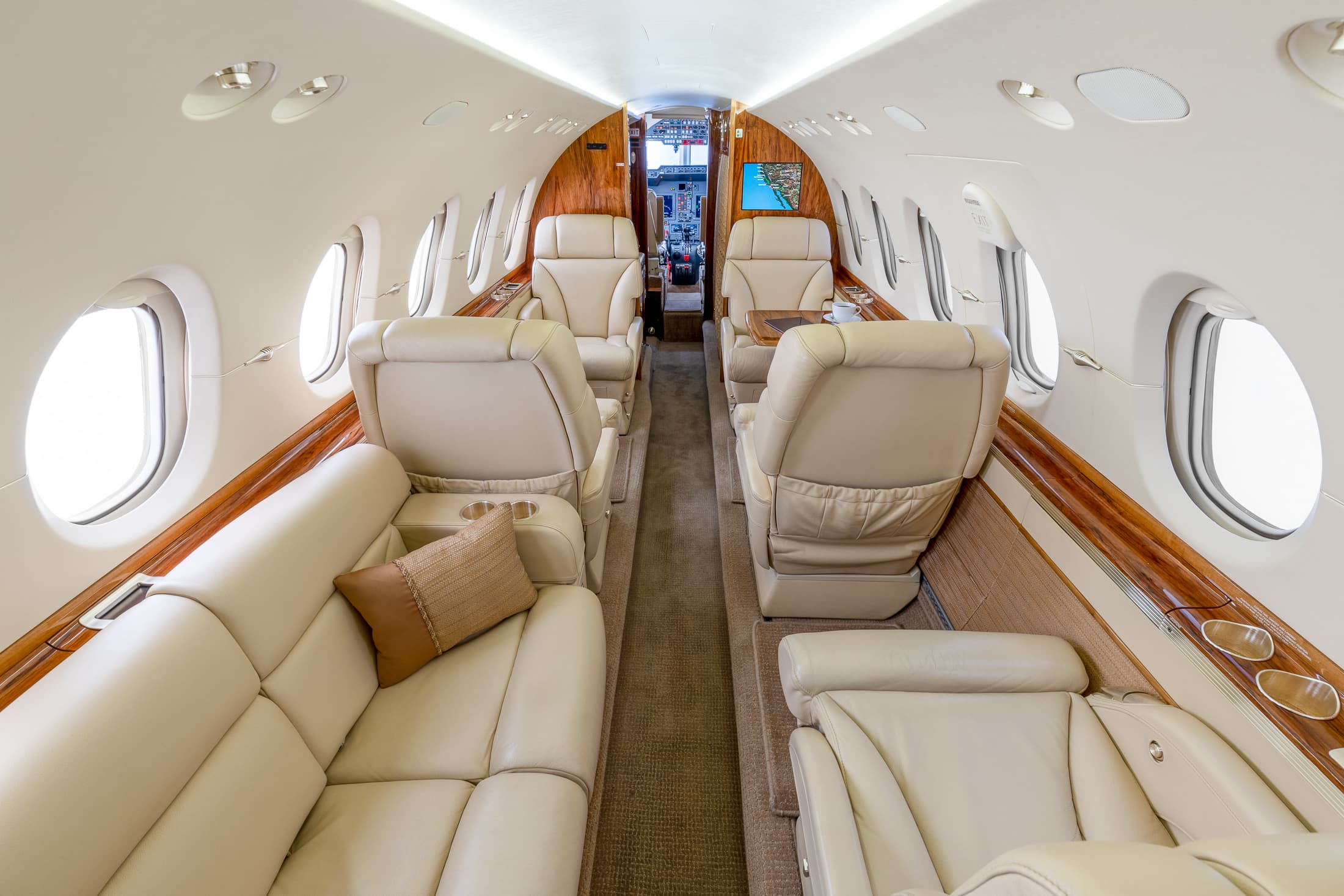 Hawker 800XP N868PZ