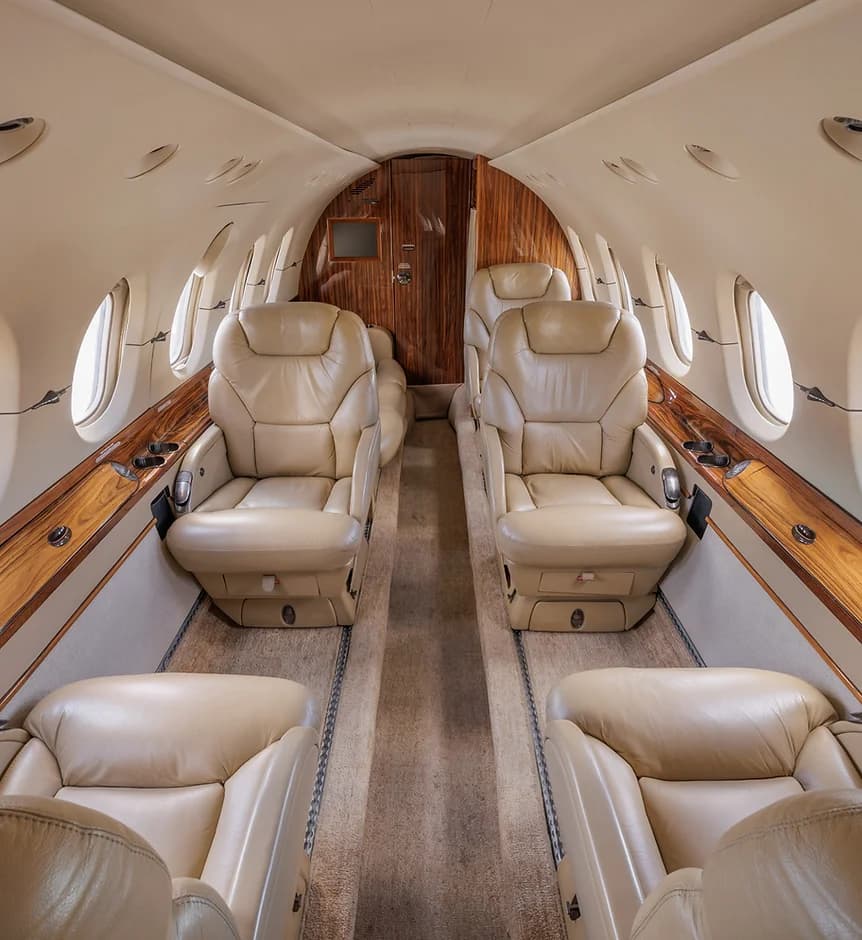 Hawker 800XP N868PZ