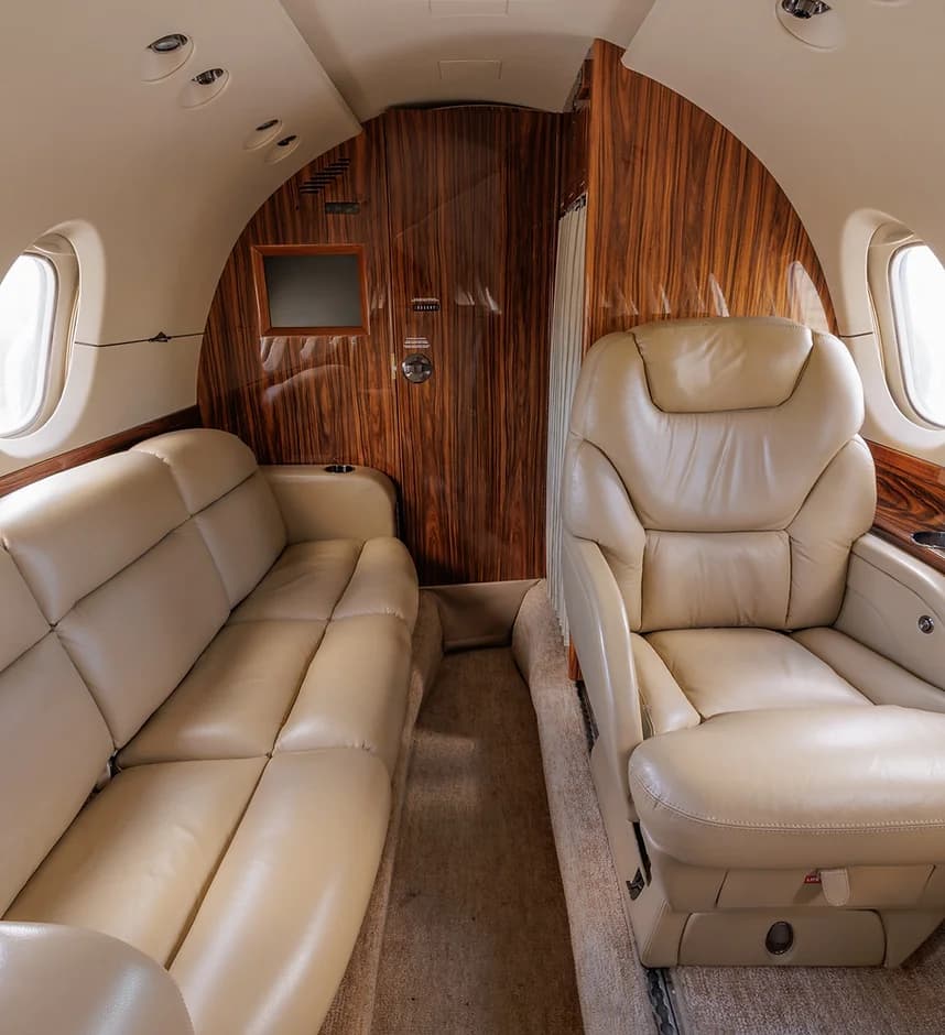 Hawker 800XP N868PZ