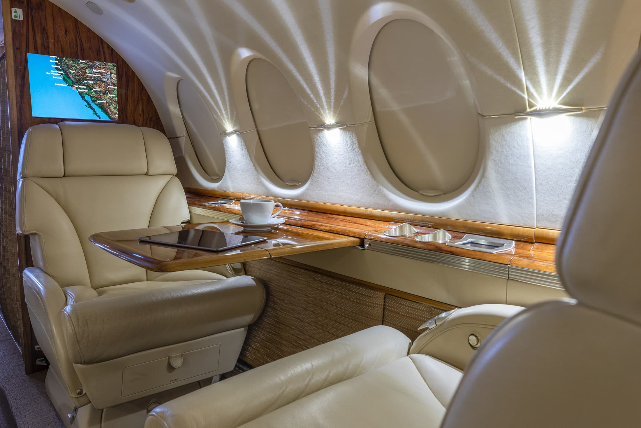 Hawker 800XP N868PZ