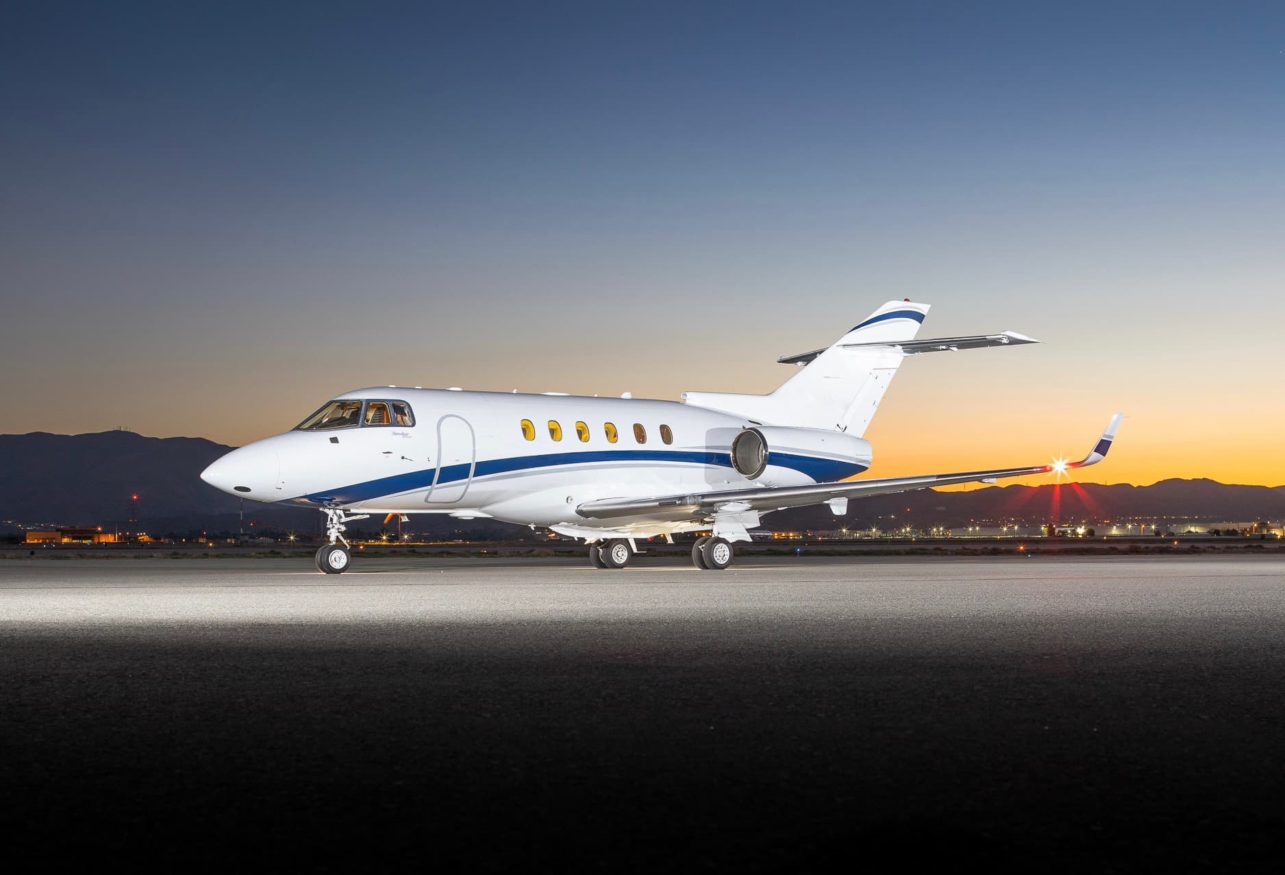 Hawker 800XP N868PZ