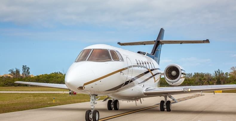 Hawker 1000 N868WU