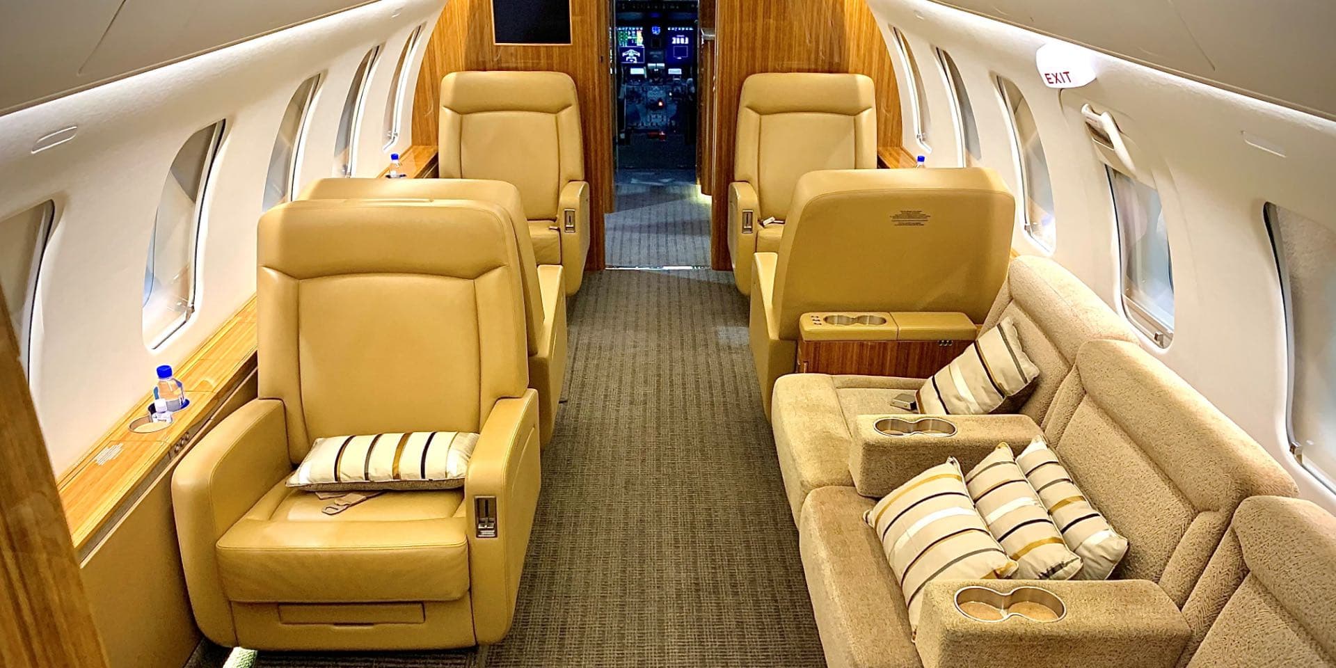 Challenger 605 N86NP