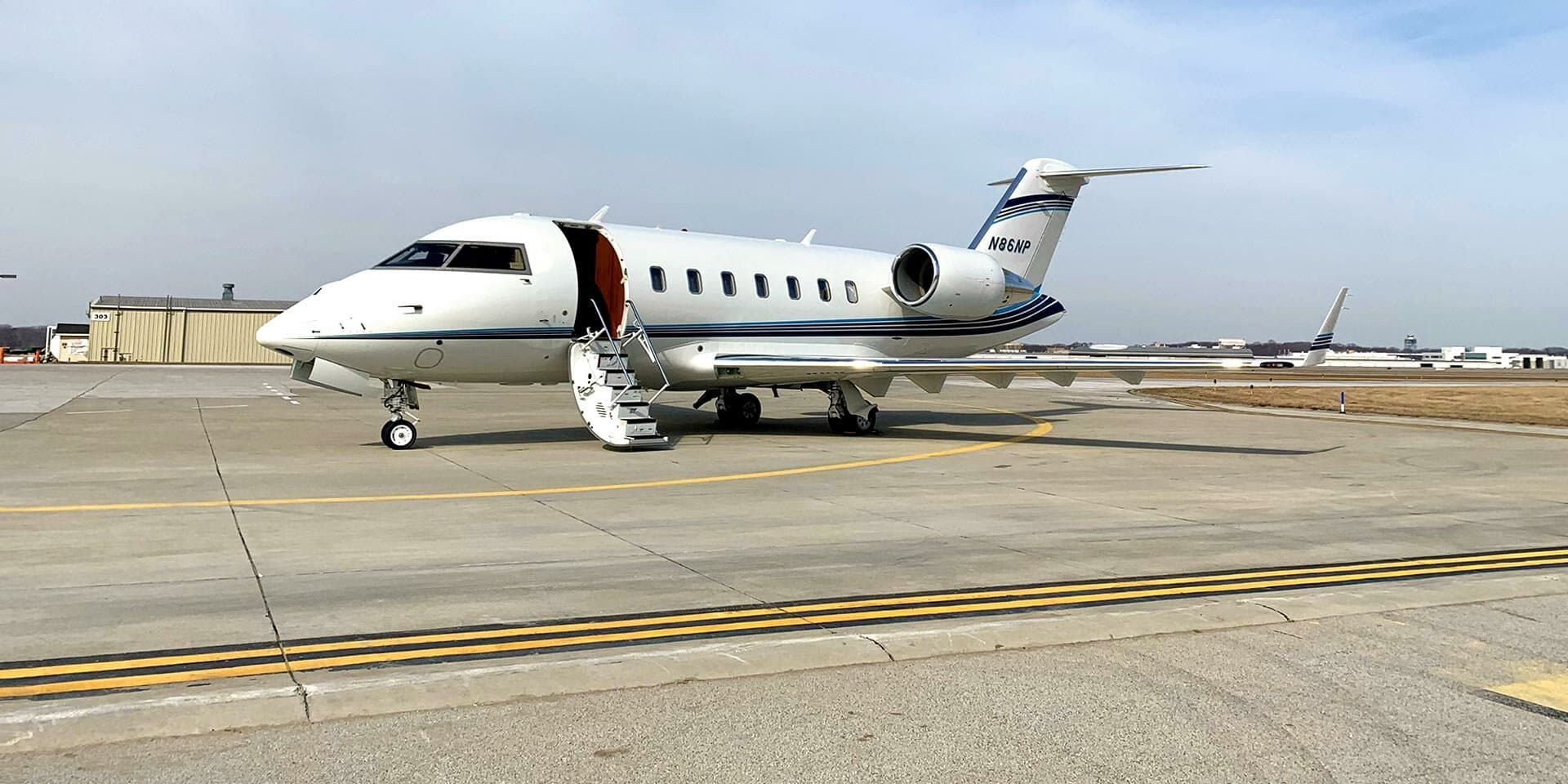 Challenger 605 N86NP