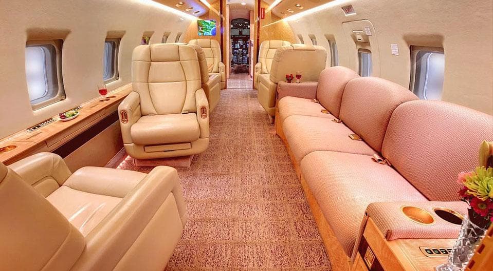 Challenger 604 N877H