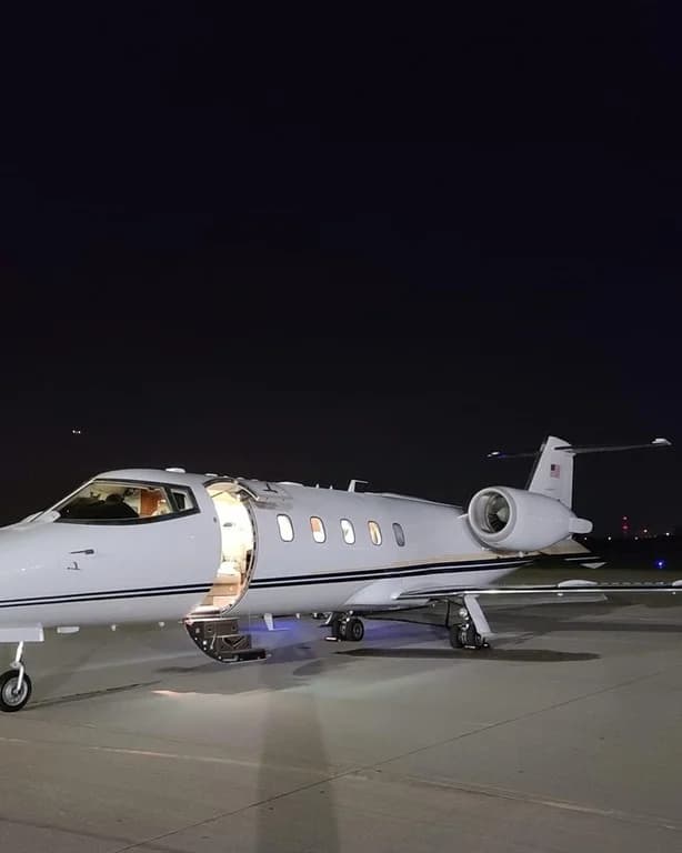 Learjet 60 N878CS