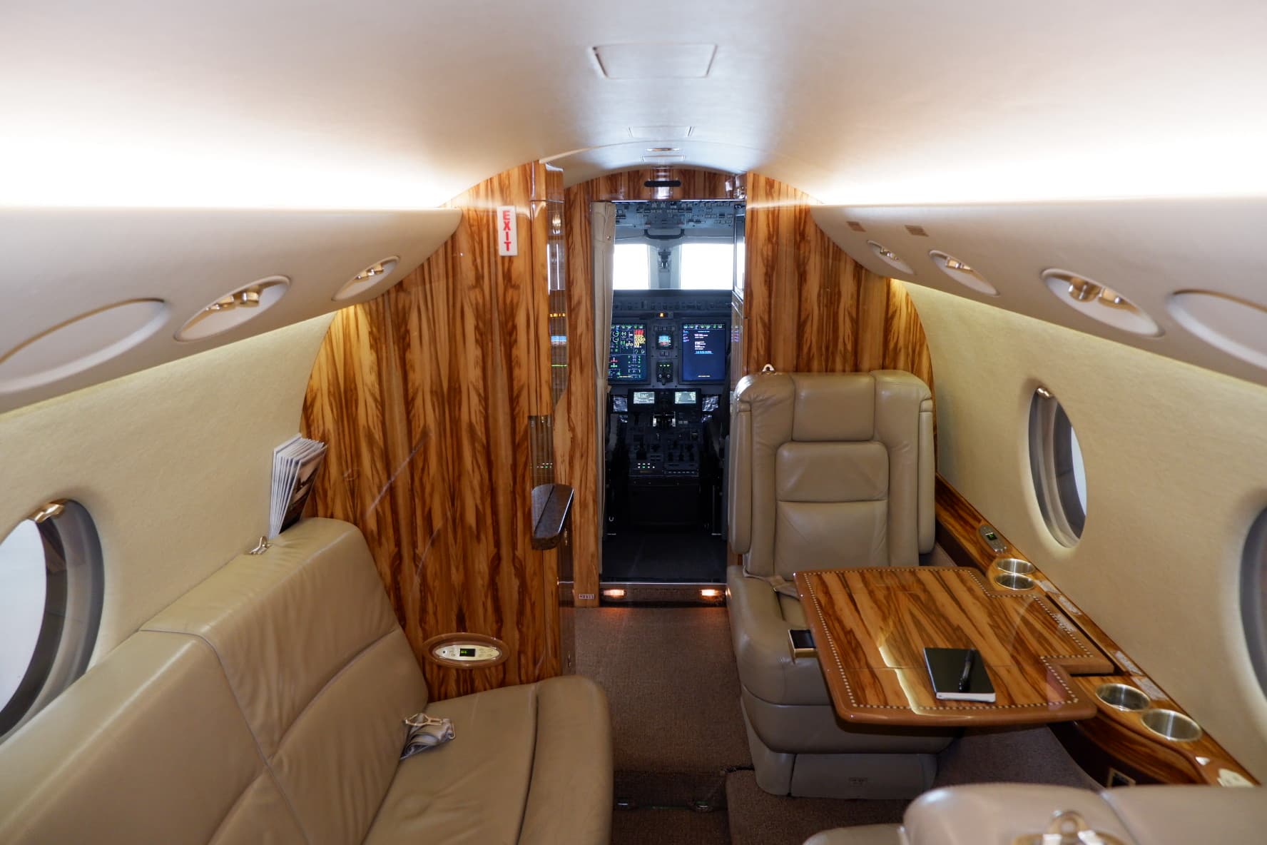 Gulfstream G150 N8821C