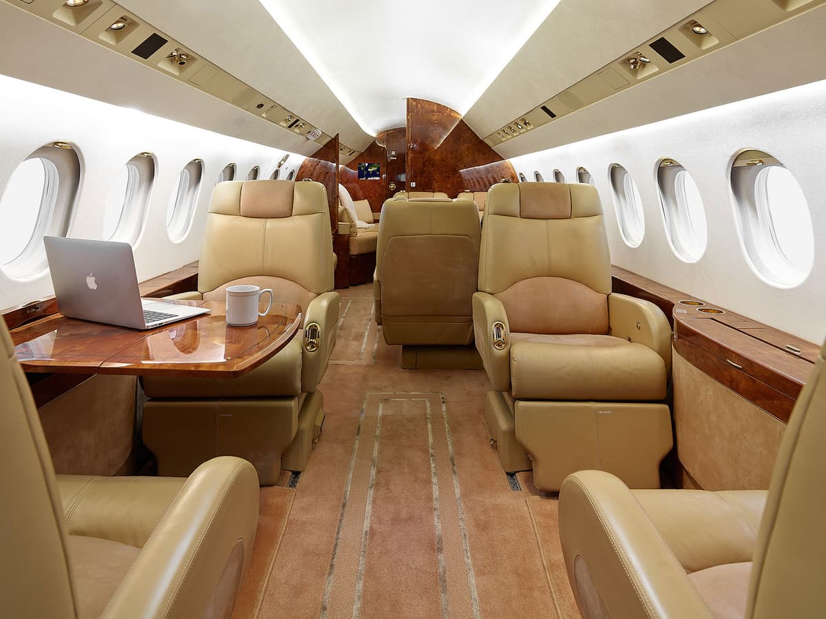 Falcon 900EX N888ZA