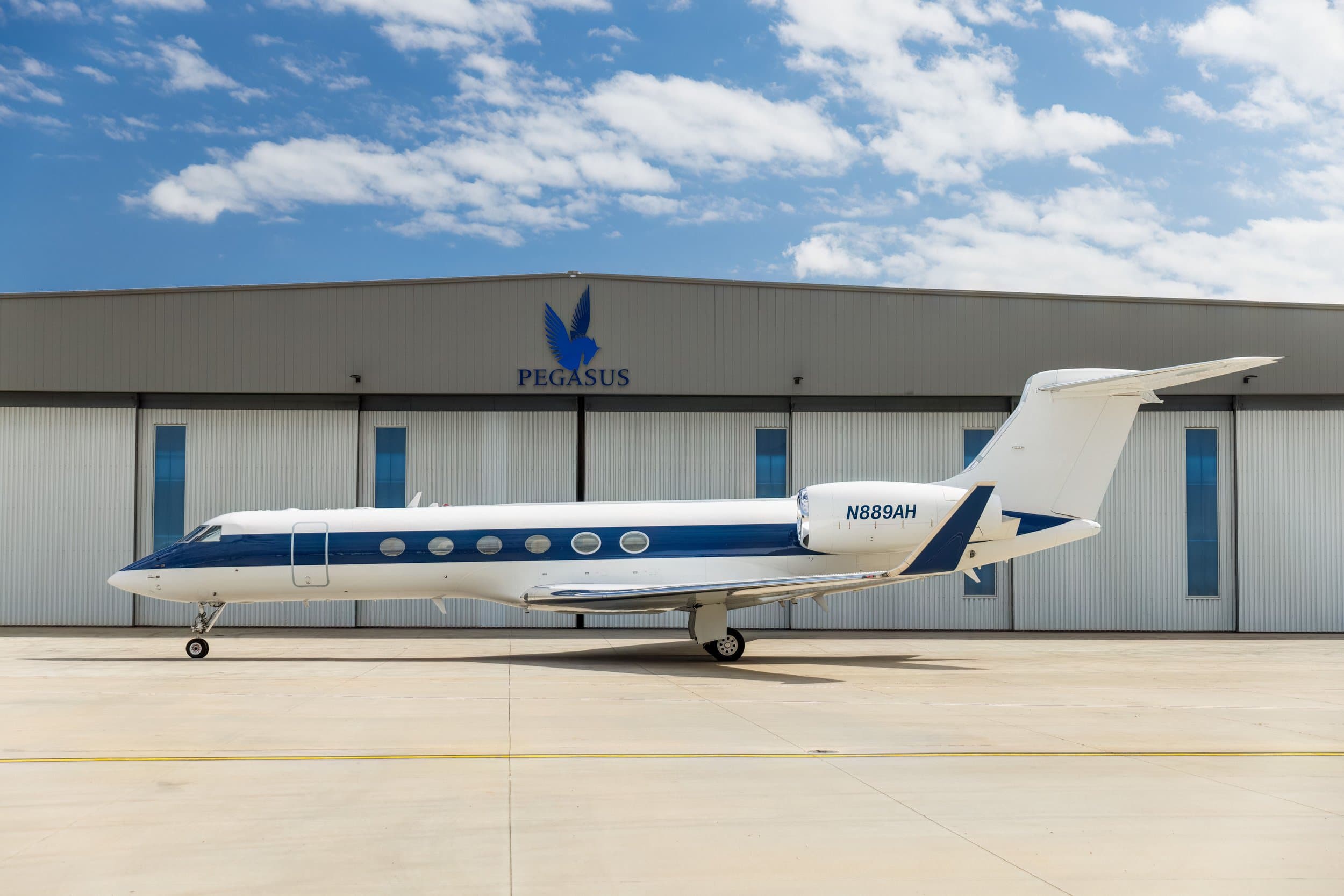 Gulfstream V N889AH