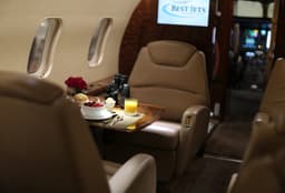 Challenger 300 N895BB