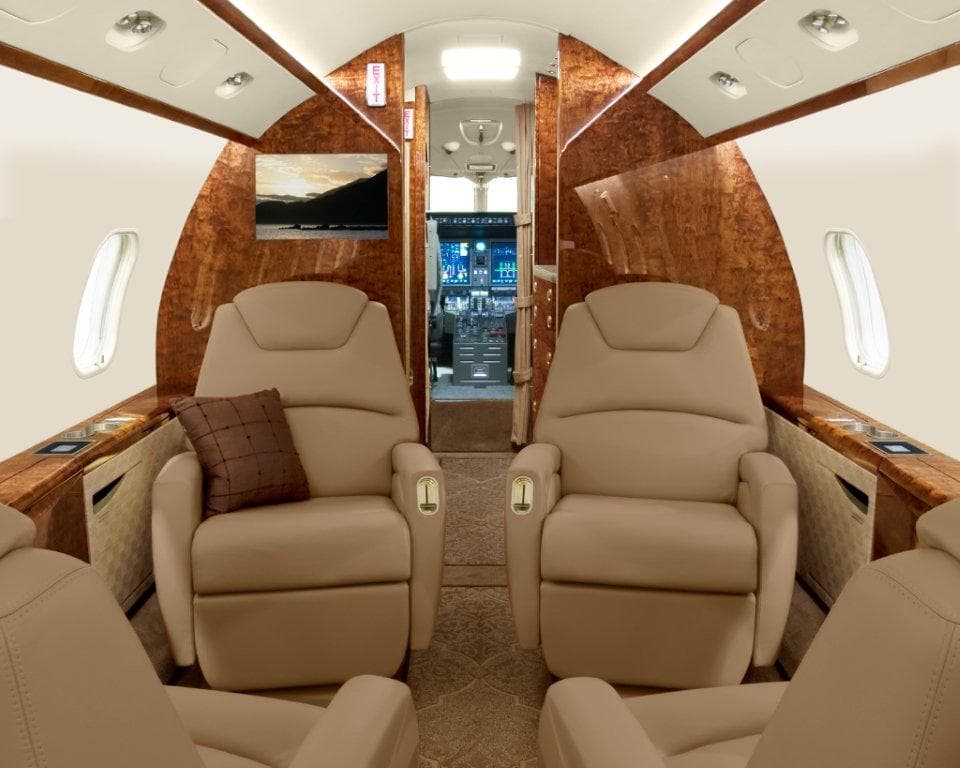 Challenger 300 N895BB