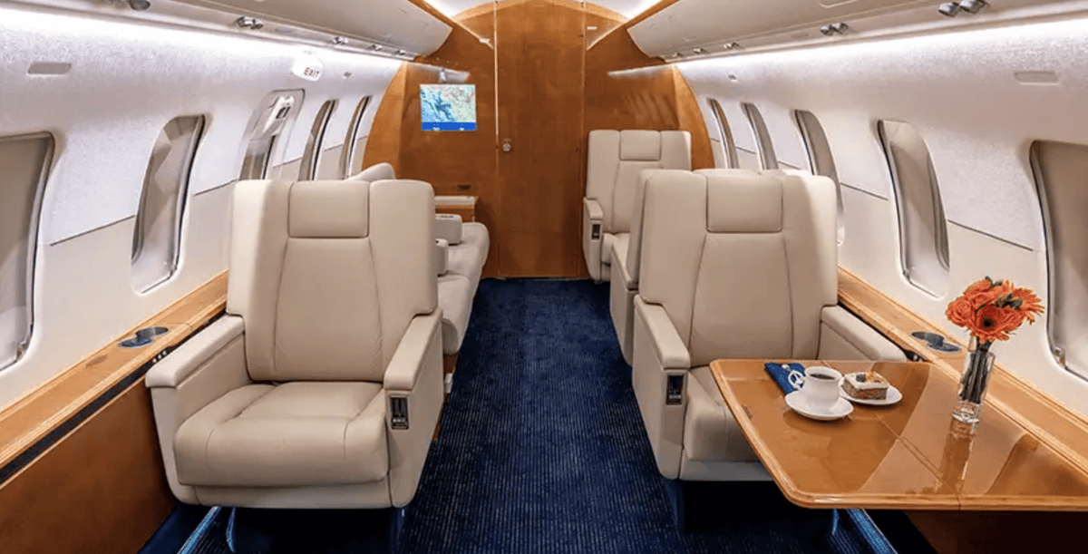 Challenger 605 N895CC