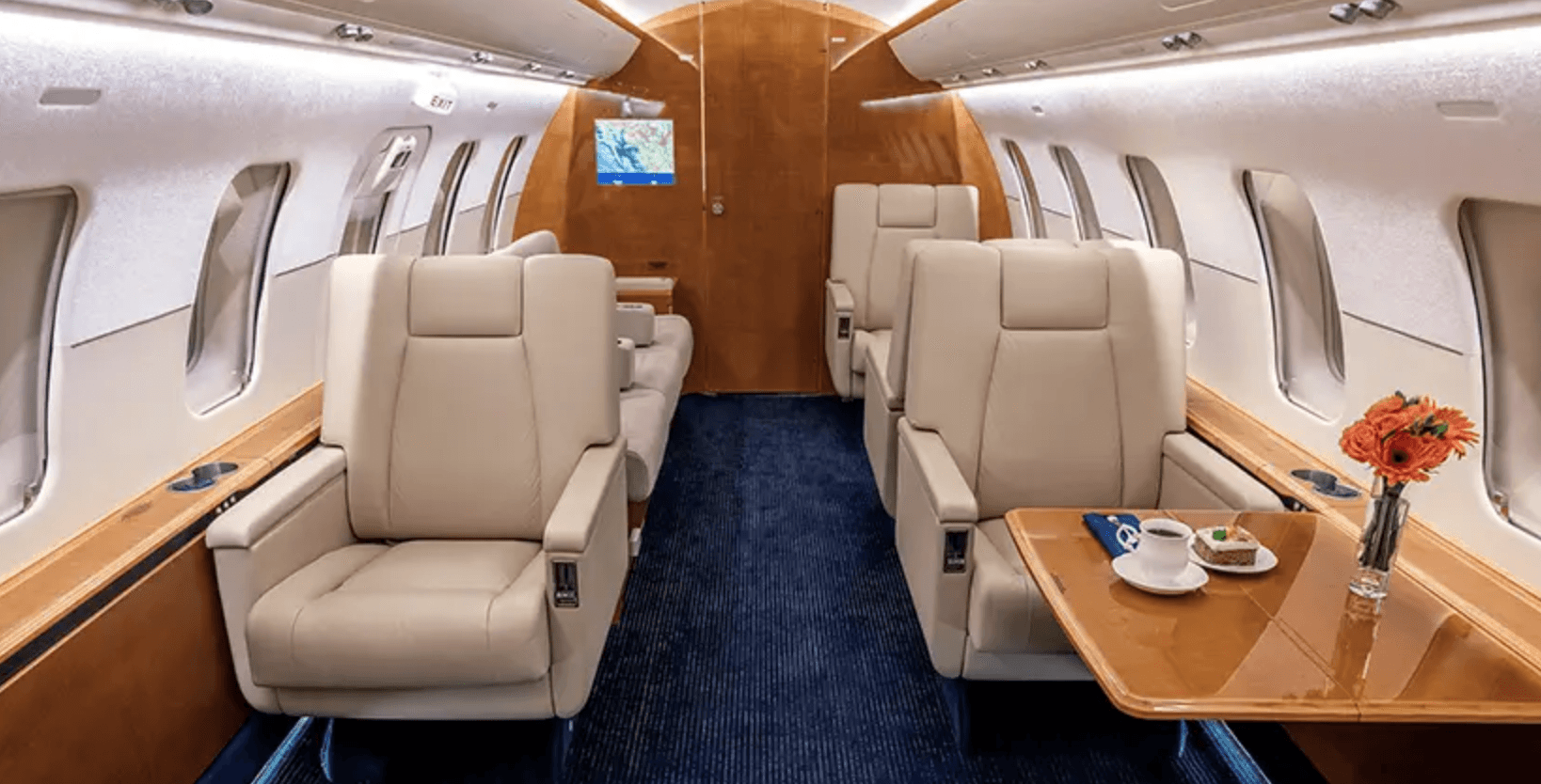 Challenger 605 N895CC