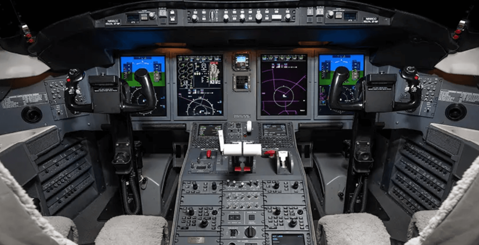 Challenger 605 N895CC