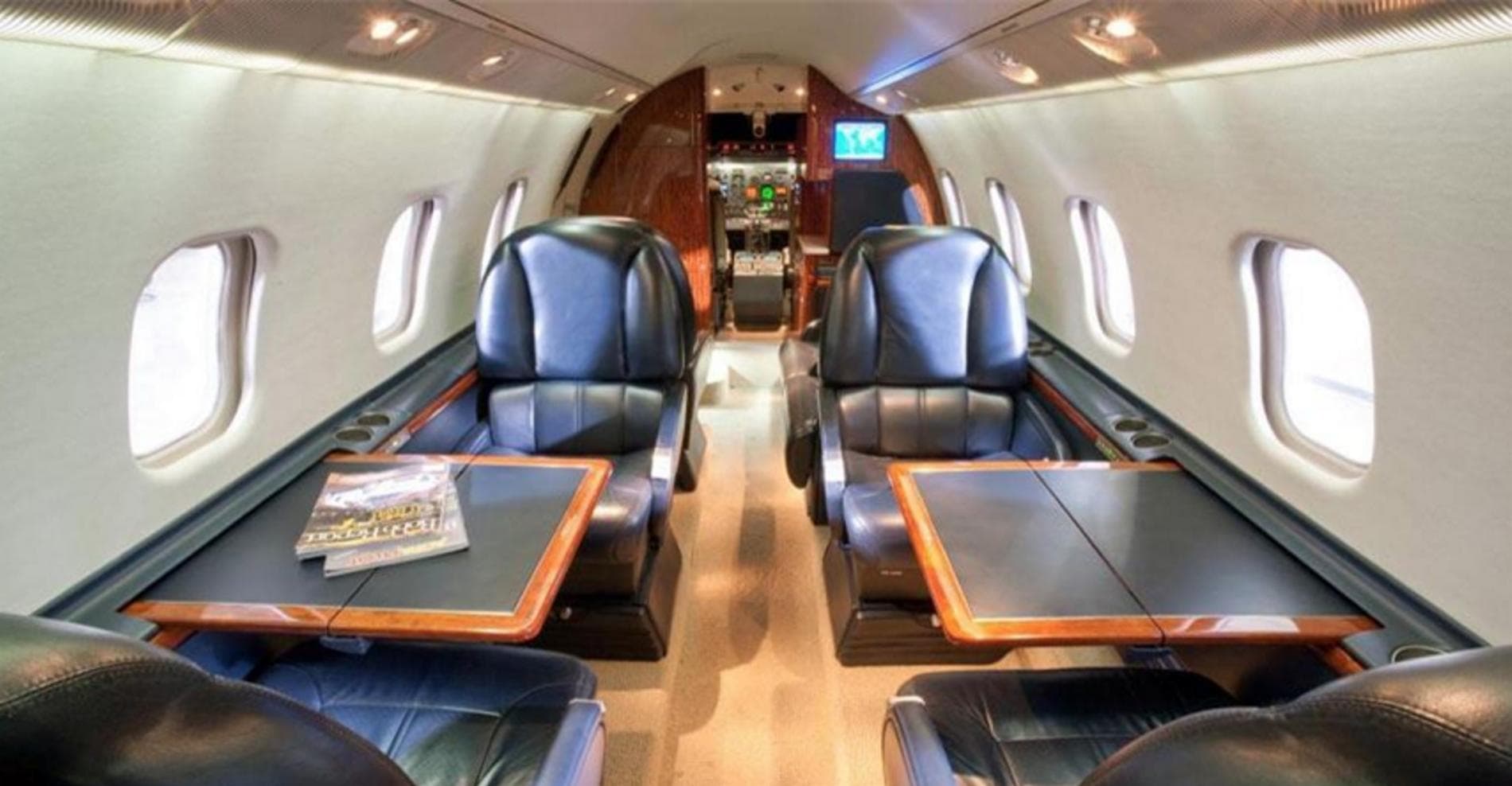 Learjet 60 N898PA