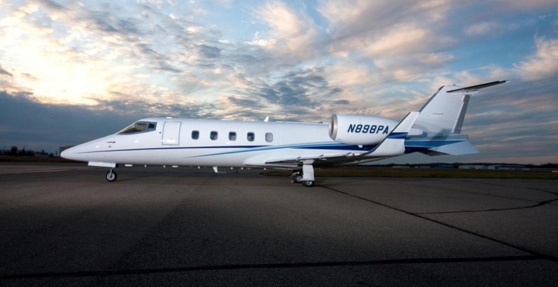 Learjet 60 N898PA