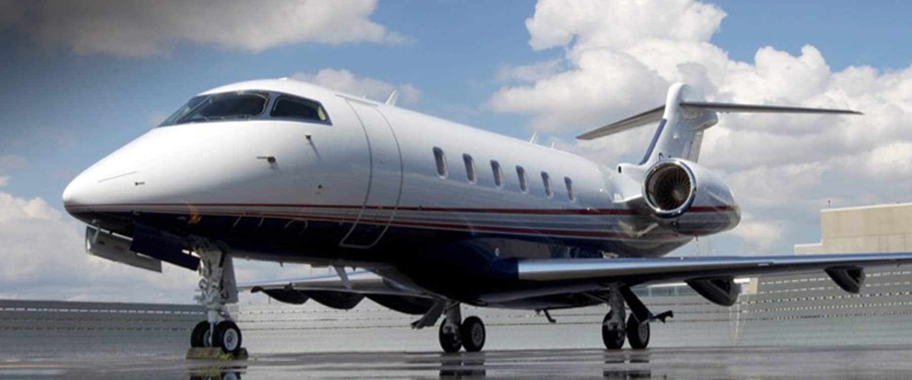 Challenger 300 N8TA