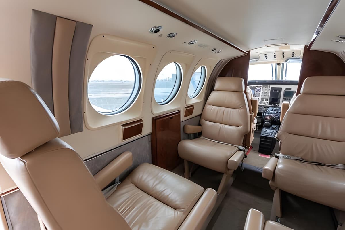 Beechcraft King Air C90 N900MT