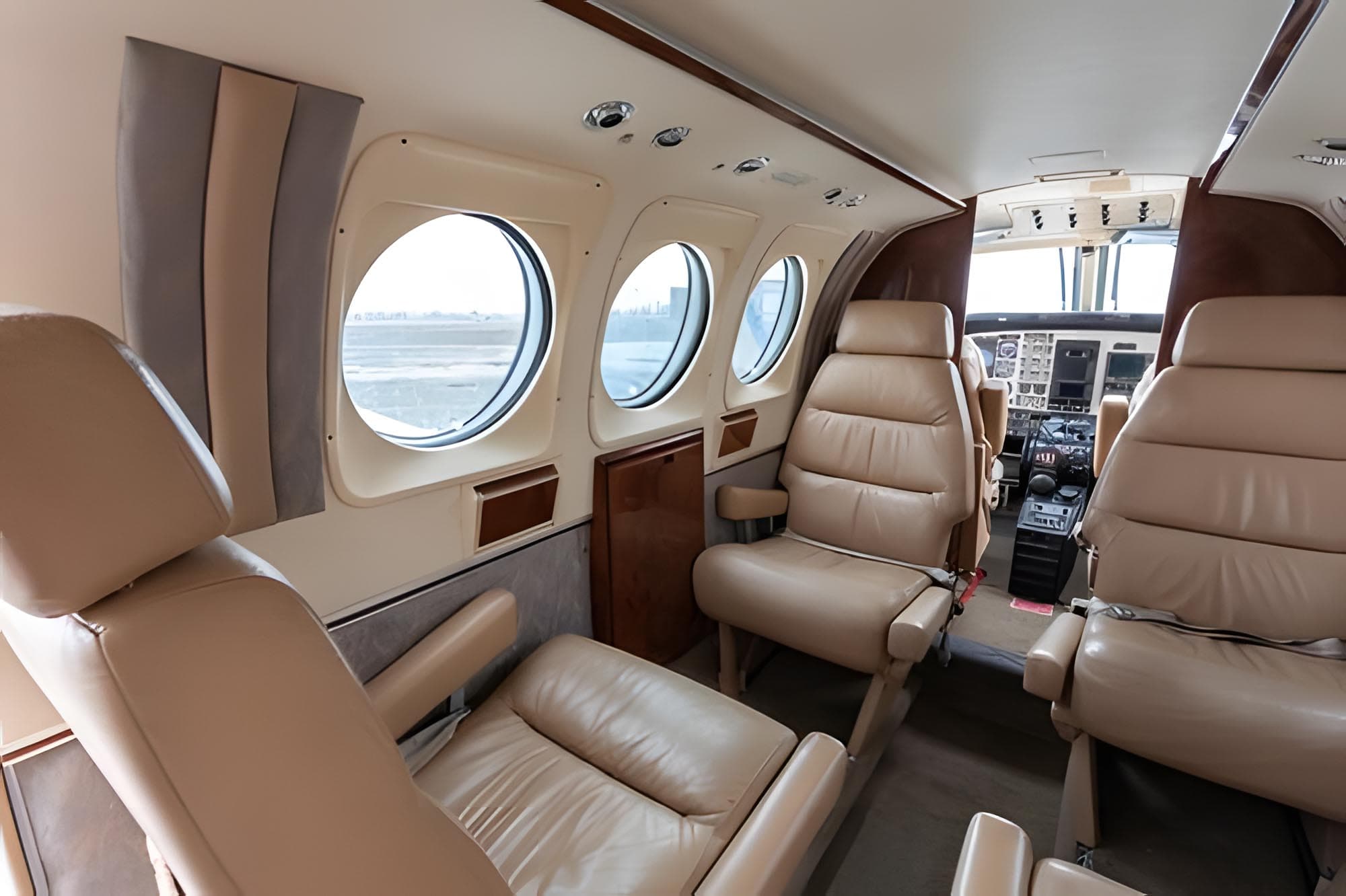 Beechcraft King Air C90 N900MT