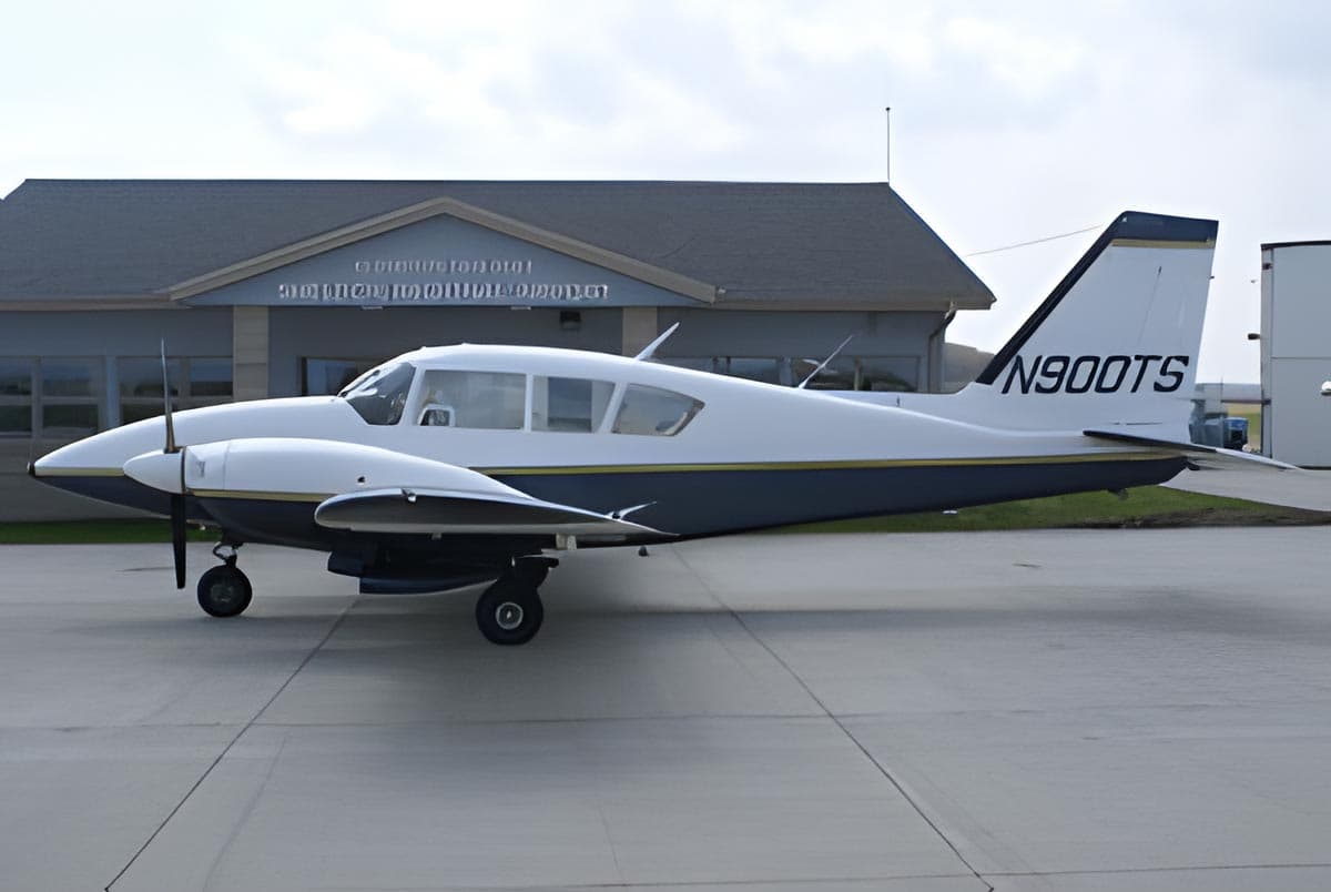 Piper PA-23-250 Aztec N900TS