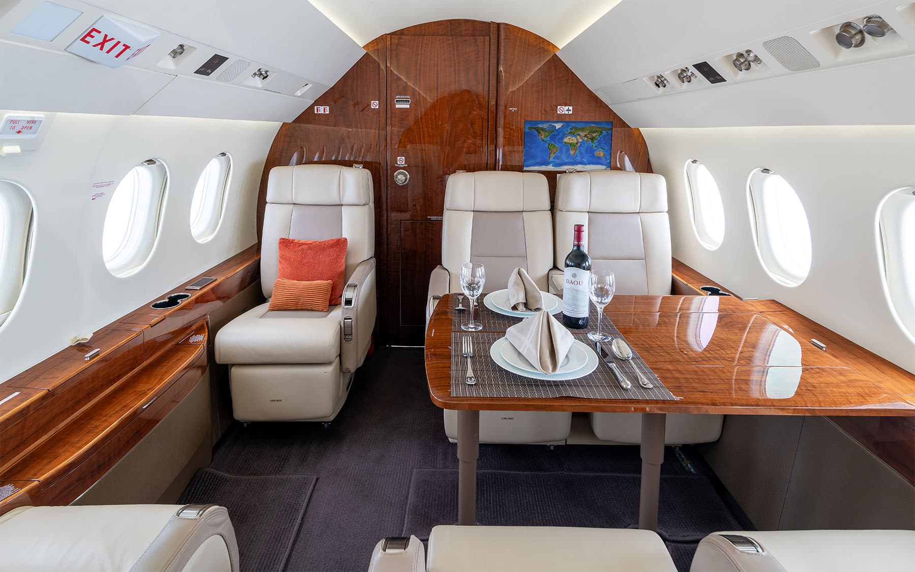 Falcon 2000LXS N905B