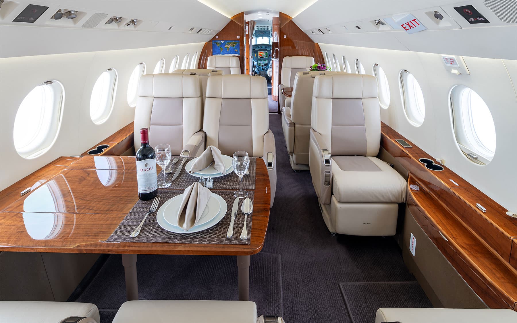 Falcon 2000LXS N905B