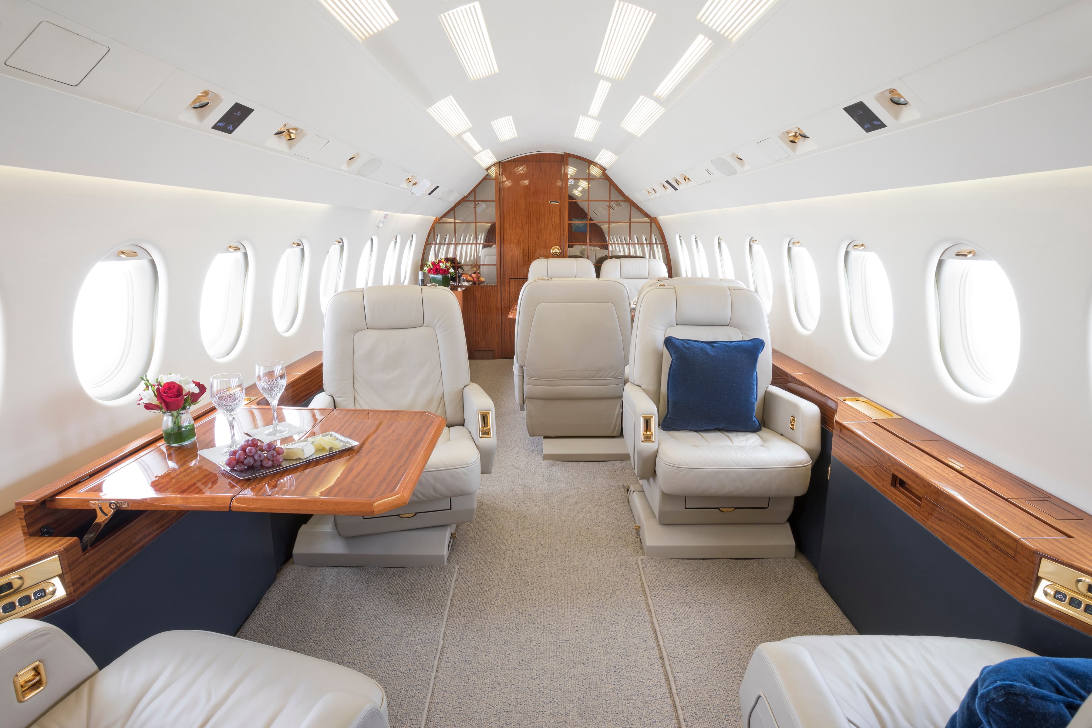 Falcon 2000EX N909MM