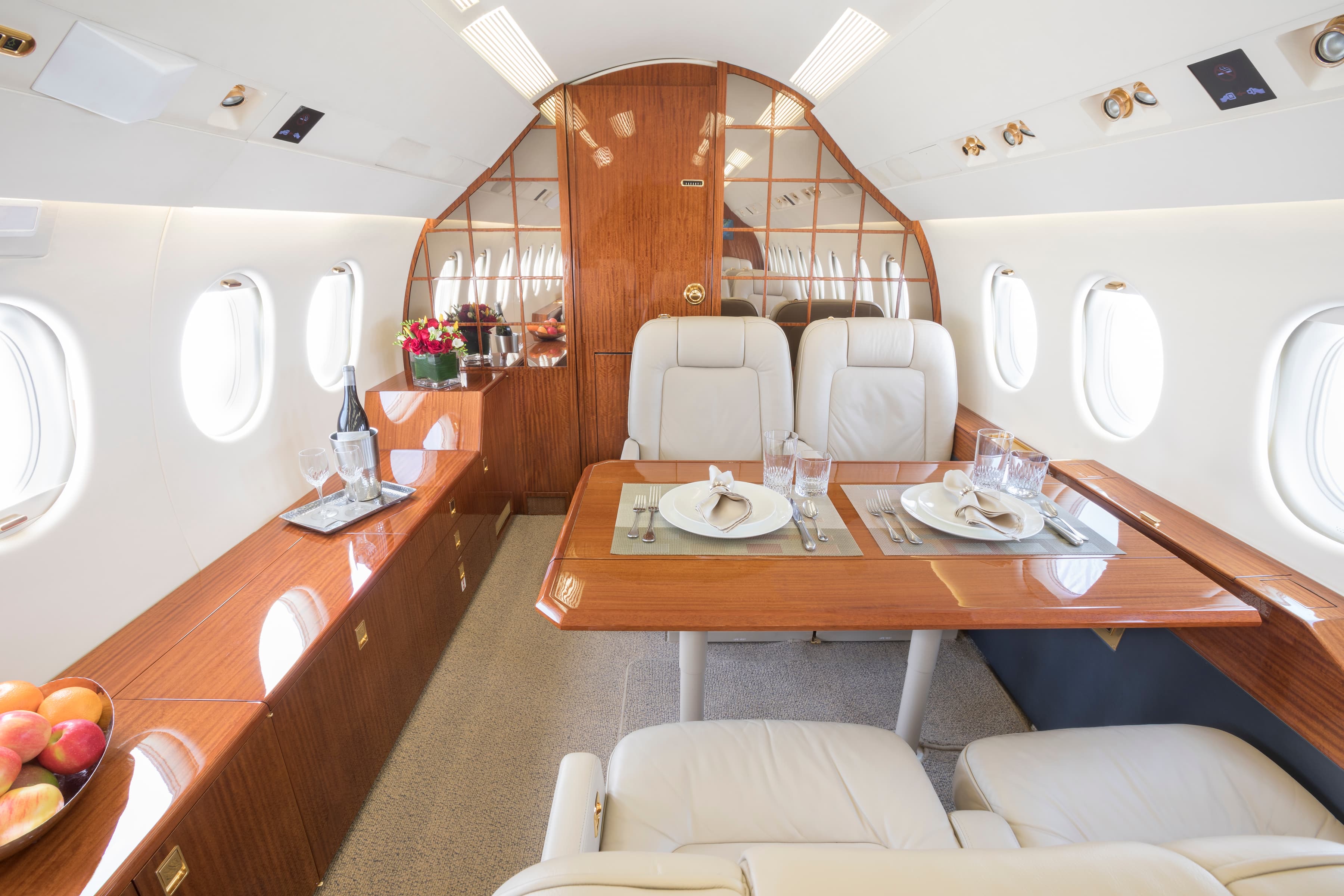 Falcon 2000EX N909MM