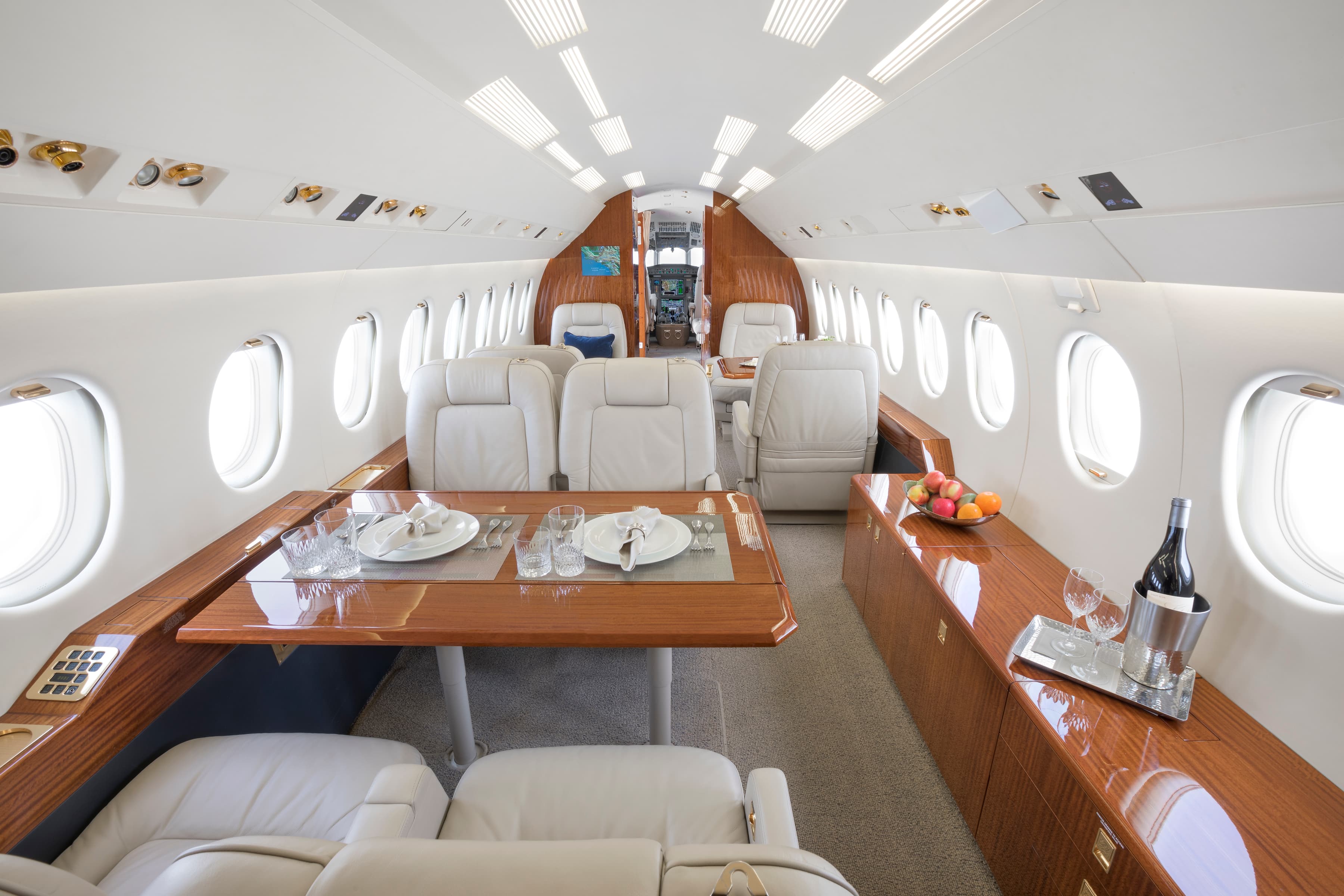 Falcon 2000EX N909MM
