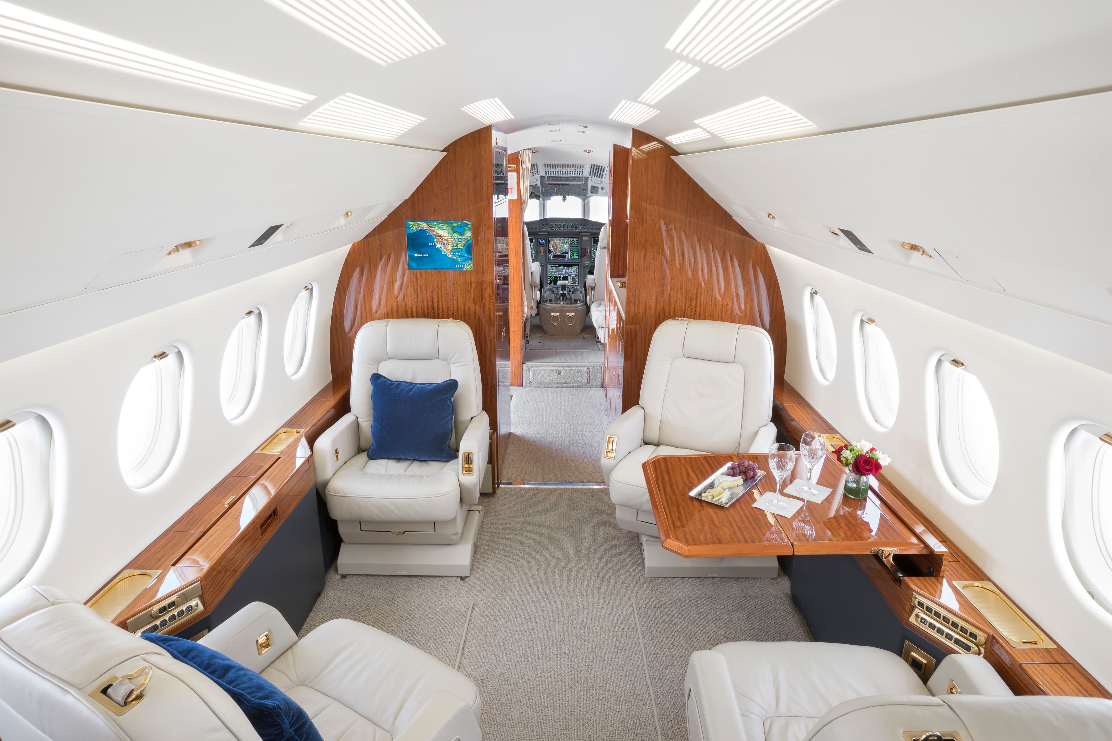 Falcon 2000EX N909MM