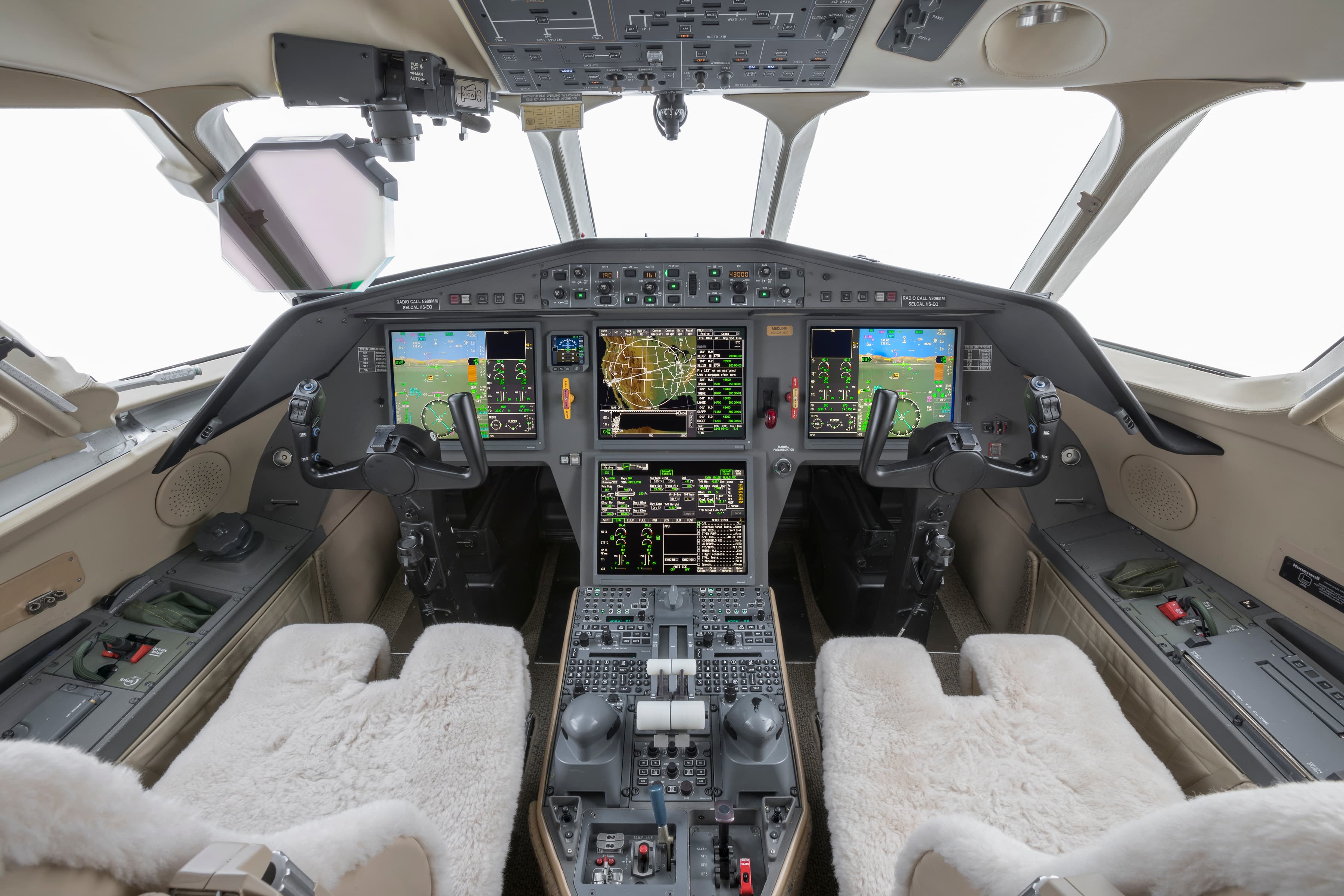 Falcon 2000EX N909MM