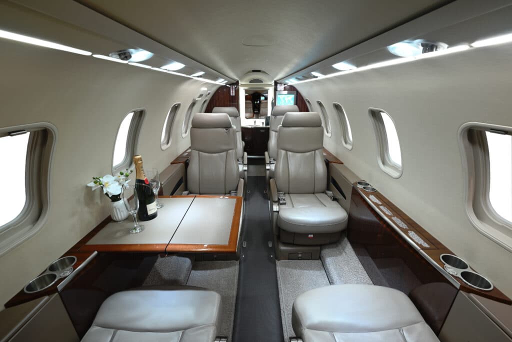 Learjet 40XR N909MV