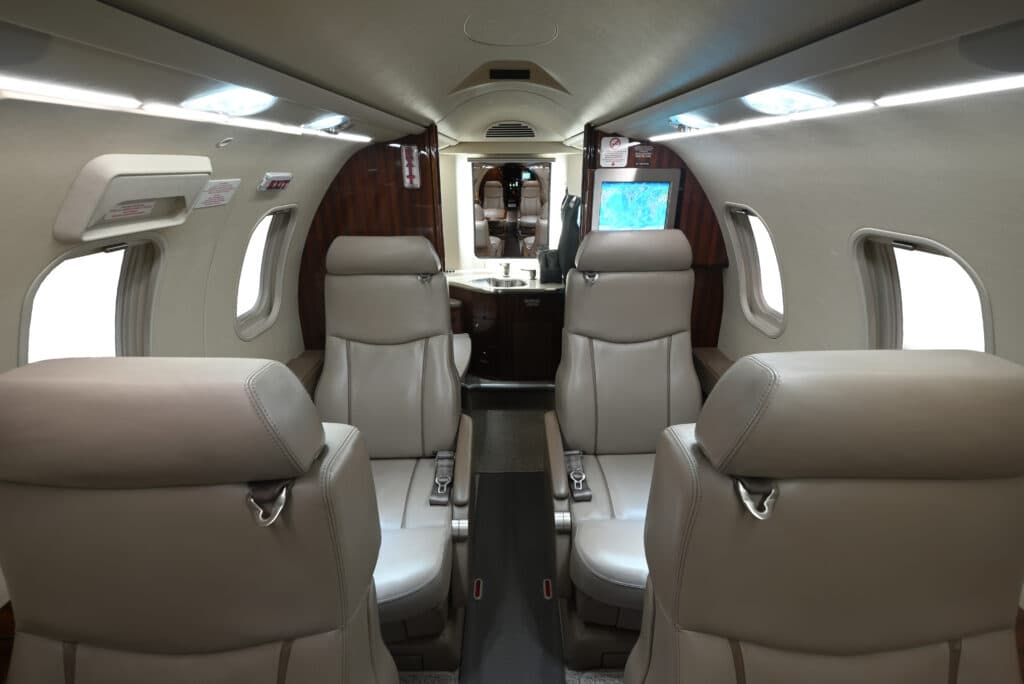 Learjet 40XR N909MV
