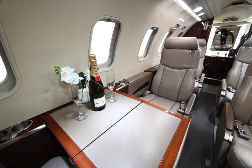 Learjet 40XR N909MV