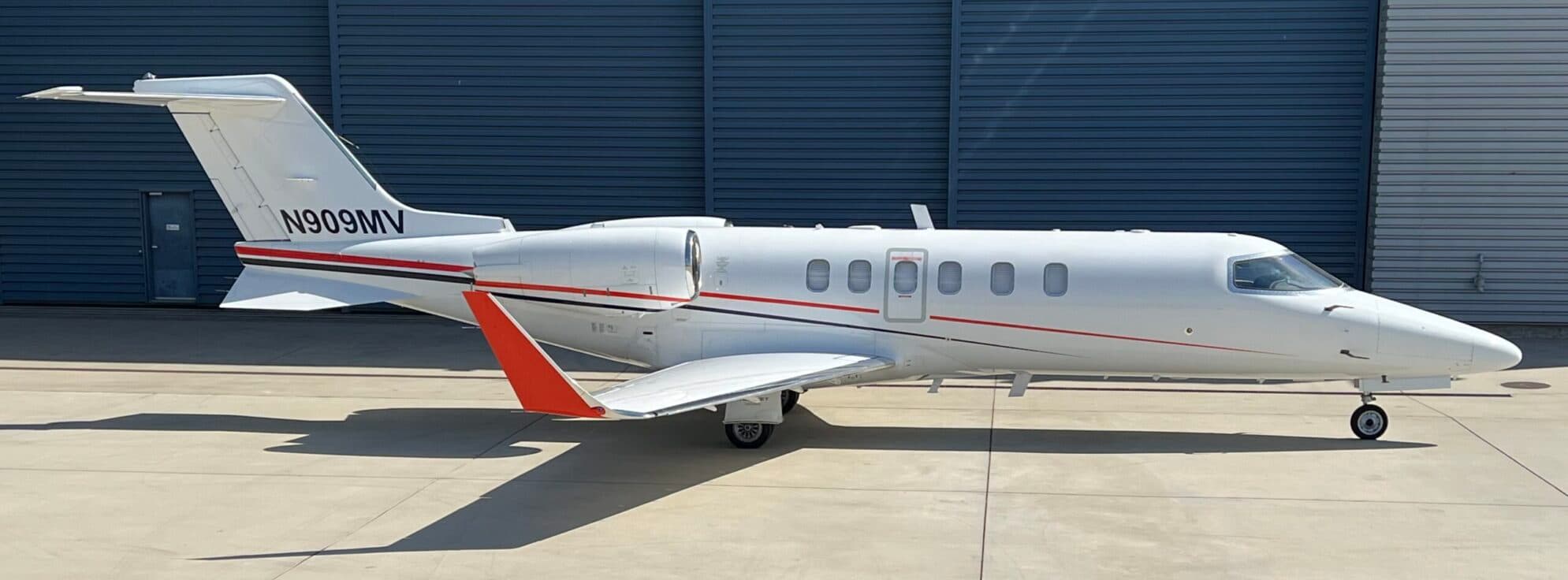 Learjet 40XR N909MV