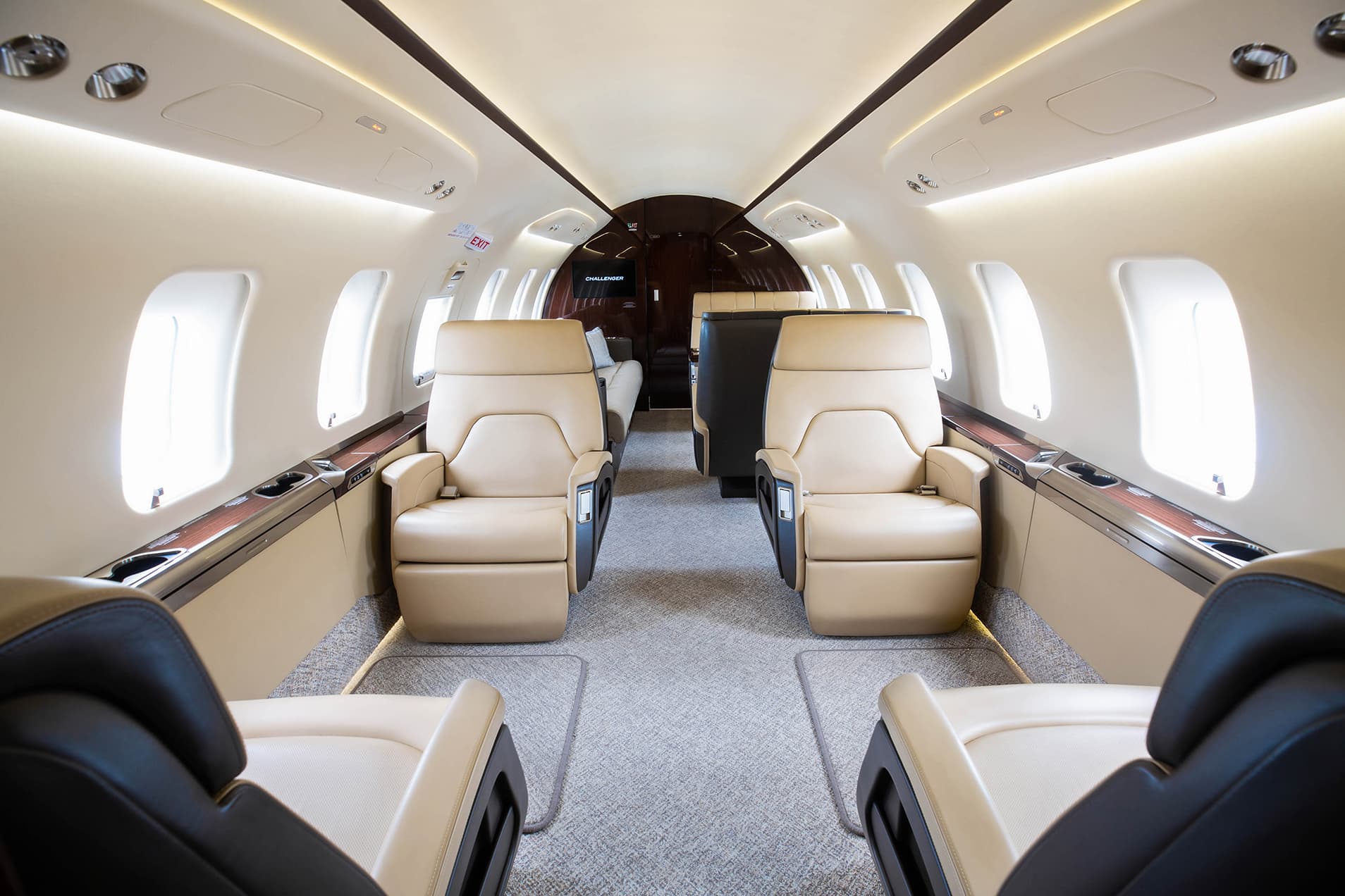 Challenger 650 N90KC